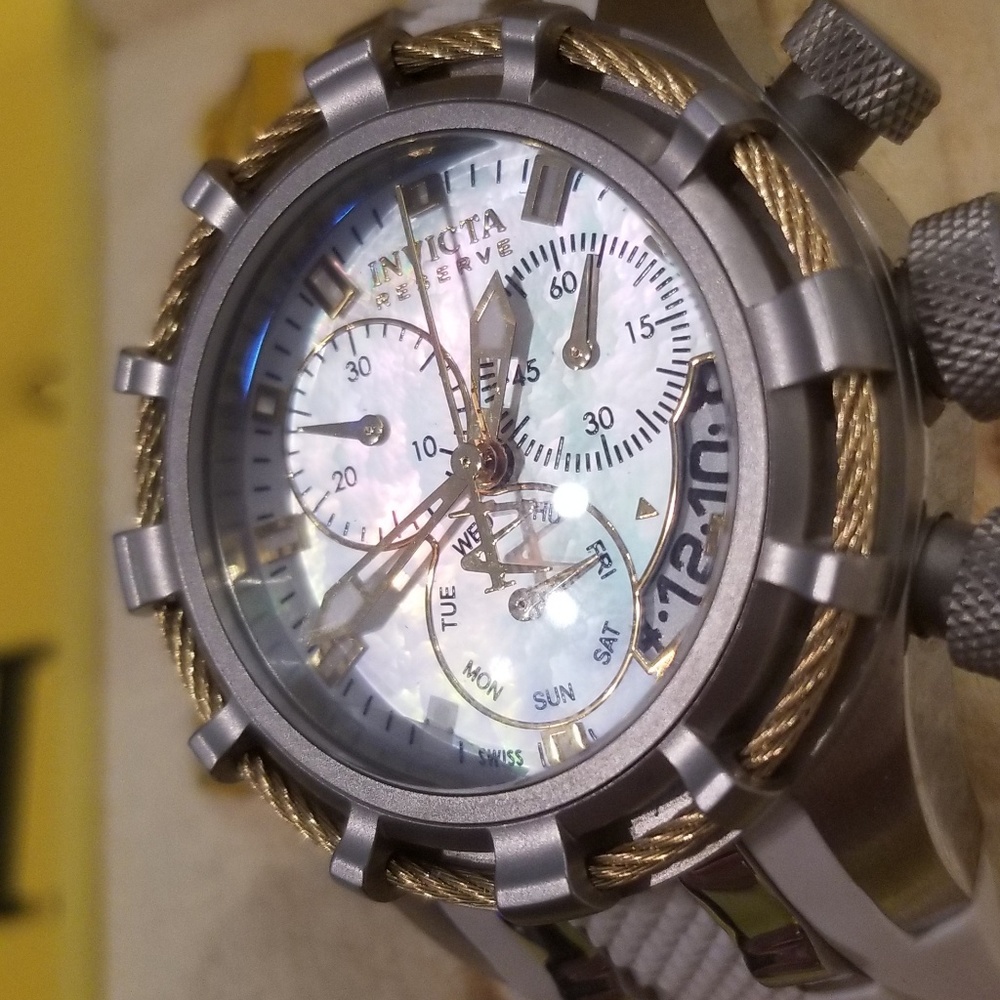 Invicta Bolt quartz - Picture 2 of 4